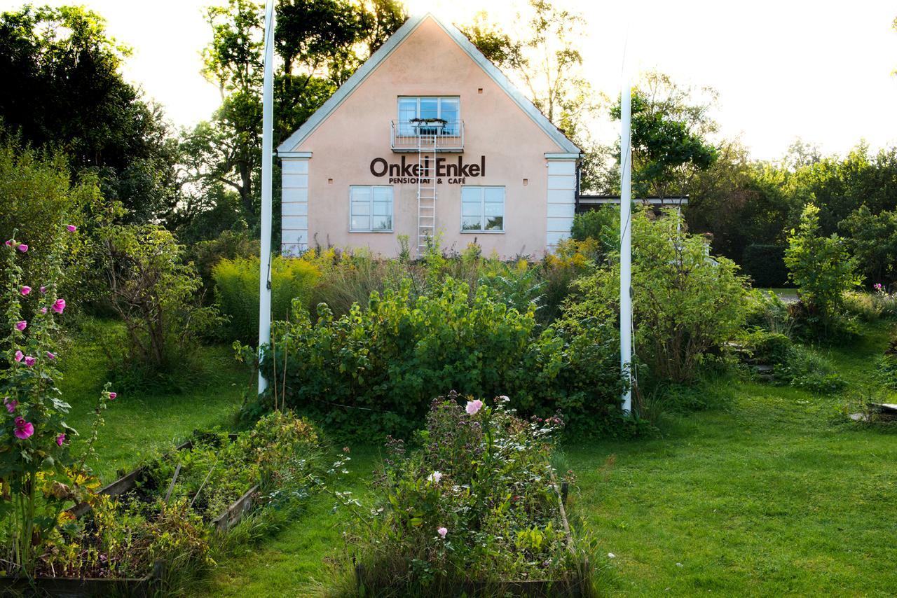 Onkel Enkels Pensionat Tomelilla Exterior photo